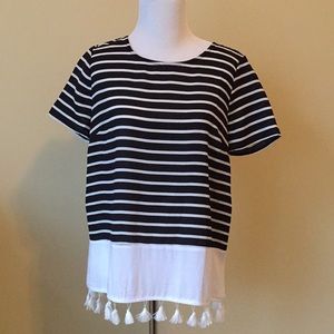 👚 NWT Striped Top w Tassles Sz M black white